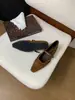 []Sapatos de Veludo Femininos de Bico Quadrado com Salto Escondido Outono/Inverno 2026