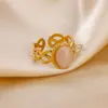 Anel Aberto de Aço Inoxidável Retrô com Flor Inlaid de Pedra Natural Textura de Moda Europeia e Americana Transfronteiriça Venda por Atacado de Fábrica