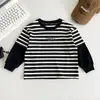 Valle del Viento 2026 Otoño Nuevo Camisa Base Estilo Coreano para Niños Bloques de Color Rayas Falso Dos Piezas para Niños con Letra Personalizada T