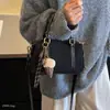 Bolsa Boston nicho nova bolsa de mão tipo camurça travesseiro para o trabalho retrô 2026 bolsa transversal para mulheres design