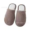 Enviados directamente desde la fábrica de origen, estas son pantuflas clásicas y populares de otoño e invierno para el hogar para hombres y mujeres, disponibles en varios colores y se pueden personalizar para venta al por mayor