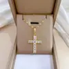 [Acero de Titanio] Collar con Colgante de Zirconia en Forma de Llave con Diamantes Completos, Estilo Palacio Lujoso, Cadena Versátil para la Clavícula para Mujeres, Cadena de Acero de Titanio