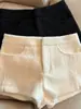 Shorts blancos de lana simples de cintura alta para mujer, nuevo estilo otoño/invierno, talla petite, versátiles, adelgazantes, modernos, hot pants casuales para uso exterior