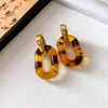 Pendientes Acrílicos Plateados de Aguja de Plata Estilo Hong Kong Forma de C, Lujo Accesible, Gama Alta, Sencillos Elegantes, Pendientes Versátiles Personalizados Nicho