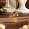 Estilo Retro Vintage de Luxo Leve High-End Anel de Corrida Banhado a Ouro Trevo de Quatro Folhas Cravejado com Diamantes Colar Pequena Bússola Corrente de Clavícula para Mulheres Venda por Atacado