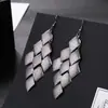 ¡Guau!Moda Transfronteriza Europea y Americana, Varios Pendientes Largos Metálicos de Borla Exagerada de Estilo Moderno con Elementos Elegantes