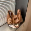 Bolsa transversal de couro macio de alta qualidade, com textura moderna, para mulheres, grande capacidade, novo estilo 2026, bolsa de ombro casual versátil para o dia a dia