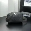 Bolsas al por mayor para comercio transfronterizo 2025 Modelo Nuevo Patrón de Ola Bordado Decoración de Mariposa Bolsa Cuadrada Pequeña Ancha