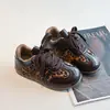 Outono 2026 Novo Couro Genuíno Fivela Dupla Sapatos de Treino Alemães Sapatos Casuais Planos Femininos Versátil Faz os Pés Parecerem Menores Leves Sapatos Esportivos Tendência