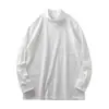 Camiseta masculina de manga comprida, uma peça moderna e versátil para primavera e outono, feita de algodão puro, com gola redonda semi-alta, corte solto e adequada como camada interna ou base.