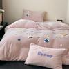 Conjunto Fofo de Coelho Veludo Leiteiro Quatro Peças Inverno Espessado Toalha Bordada Capa de Edredom Forrada com Fleece Roupa de Cama Quente Cama 1.2