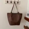 Moda Otoño 2026 Nuevo Bolso de Hombro Tejido Retro Bolso Cubo Grande de Mano de Alta Gama Bolso para Mujer al por Mayor