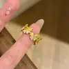 Anillo de Mariposa Flor de Diamante Cepillado Oro Arena Mismo Estilo de Puzuo Gold Shop Anillo de Lujo Accesible de Nicho para Mujer como Regalo para Novia