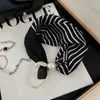 Bufanda de Satén de Seda Helada con Perlas y Hebilla Magnética para Mujer, Estilo Nuevo Verano 2025, Bufanda Larga de Moda para Protección del Cuello Diaria, para Viajes y Fotografía