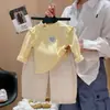 Camisa Básica de Manga Larga para Niñas de Primavera y Otoño con Cuello Fruncido y Lazo, Top Infantil de Cuello Semi Alto al por Mayor