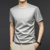 Camiseta Masculina de Seda Gelada de Manga Curta, Gola Redonda Elástica, Color Blocking, Toque de Luxo, Novo Estilo de Verão, Caimento Solto, Camiseta Masculina de Seda Fina