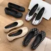 7550 Huizhou Yixinda Clássico Baixo Salto Bloco Detalhe Cavalo Bico Dividido Moderno Sapatilhas Tamanho Grande para Mulheres Slip-Ons
