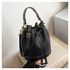 Bolso Cubo Transfronterizo 2024 Nuevo de Gama Alta Moda Bolso de Mano Estilo Boceto Textura Color de Contraste Retro Bolso de Hombro Cruzado