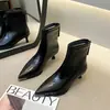 Botines Cortos para Mujer de Todas las Estaciones con Punta Fina que Aumentan la Altura en Color Café, Corte Delgado, Nuevos Botines de Moda de Tacón Medio para Mujer