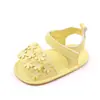Verano 0-1 año bebé niña zapatos suaves flor pequeña sandalias de bebé zapatos transpirables para niños pequeños al por mayor BHX3195