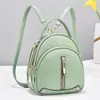 Mochila pequeña para mujer, ligera, de gran capacidad, impermeable, con orificio para auriculares, estilo deportivo, casual, adecuada para fitness, estudiantes y uso femenino de alta gama al aire libre