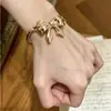 Pulseira de metal com nó de borboleta estilo europeu e americano, ajustável, um acessório moderno e versátil, simples e elegante, perfeita para mulheres