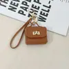 Mini Bolsa Chaveiro com Alça de Mão, Porta-Moedas, Acessório para Celular, Enfeite para Pendurar, Chaveiro de Couro Oleado e Encerado