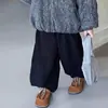 Conjunto de outono e inverno para meninos com forro de fleece e espessado 2026 novo e estiloso casaco de lã acolchoado para bebê conjunto de três peças para crianças