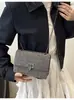 Bolso Retro Texturizado Estilo Coreano para Mujer, Nuevo Bolso Cuadrado Pequeño con Cadena de Moda, Moderno y Elegante, Bolso Sencillo de Hombro o Axila para el Día a Día