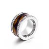 Anillo de moda de acero de titanio europeo y americano con atmósfera exagerada para hombres y mujeres, concha de plástico, anillo de acero inoxidable con diamantes