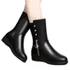 Zapatos de mamá, zapatos de algodón para otoño e invierno, de suela plana, forrados de felpa, engrosados, cuero suave, cálidos, antideslizantes, botines hasta la pantorrilla para mujeres de mediana edad y mayores