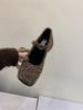 Zapatos de tacón grueso de una sola capa estilo retro francés de punta cuadrada para la noche para mujer, nuevos de alta gama con hebilla de una palabra, Otoño e Invierno 2024