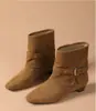 Botas de Cano Médio Retro Melard Pontudas para Aumento de Altura para Mulheres, Novidade Outono 2026 Botas Martin Magras com Fivela de Cinto