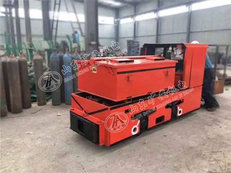 3T窄轨架线式工矿电机车3.jpg