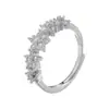 Anel de florzinha com zircônia microincrustada com fileira de strass abertura ajustável latão banhado a ouro retenção de cor VJ408
