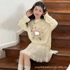 Conjunto de Ropa de Verano para Niñas 2026 Nueva Camiseta Rayada de Seda Helada Protectora del Sol y Conjunto de Falda de Dos Piezas de Moda para Niños