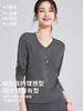 Camiseta de Manga Larga con Cuello en V LyocellTencel 2026 Primavera Nueva Azul Oscuro Adelgazante Ligera para Mujer