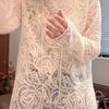 Camisa de Renda Crochê Vazada Europeia Fashionable Chic Camisa de Rede Feminina Outono Novo Estilo Francês Elegante Emagrecedor Top Empilhado