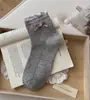 Meias curtas femininas de desenho animado, estilo outono, algodão sem costura, design único e fofo de urso, meias femininas respiráveis de comprimento médio retrô