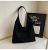 Bolso de Hombro Grande de Gran Capacidad para Otoño e Invierno 2024 Bolso Tote para Viajes Diarios con Correa Ancha de Hombro Material de Pana Estilo Urbano Simple
