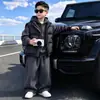 Ropa de Invierno para Niños Conjunto Forrado de Polar Estilo Otoño/Invierno 2026 Nuevo Ropa Deportiva Niños Medianos/Mayores Ropa Engrosada de Invierno Moderna