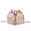 Bolsa de Hilo Bordada Estilo Nacional para Mujer 2025 Verano Nueva Moda Bolso de Hombro Cubo para Viaje Bolso Cruzado con Cadena Elegante