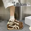 Zapatillas de entrenamiento alemanas de suela plana para mujer con aumento de altura oculto, nuevas zapatillas para mujer primavera y otoño 2026, zapatillas casuales populares versátiles de estilo retro Forrest Gump