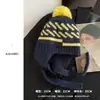 Gorro de lana para mujer de otoño e invierno con pompón, adelgazante, cálido, protector de orejas, gorro de punto, moderno sombrero Lei Feng