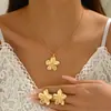 Moda Europea y Americana Exquisitos Pendientes de Botón de Flor de Aleación Vintage Camelia Cadena Metal Viento Apertura Anillo Collar Traje
