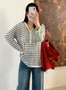 Suéter de punto a rayas con capucha versátil para mujer de talla grande 2026 otoño casual suelto para mujer de talla grande