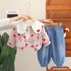 Traje de estilo extranjero para niñas primavera 2025 nuevo para niños y bebés primavera y otoño moda estampado completo cabeza de conejo de amor conjunto de tres piezas