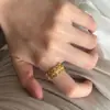 Anillo Nuevo de Círculos Cepillados con Circonita para Mujer Nicho Lujo Ligero Suave Moderno Diseño Versátil Abierto Ajustable Joyería de Mano