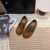 Zapatos Birkenstock de Cobertura Total con Doble Hebilla Otoño 2026 Nueva Llegada Diseño Retro Maillard Sentido de Diseño Tacón Súper Suave Pisada Calzado Perezoso de Dos Vías