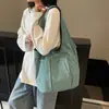 Bolso Nicho de Hombro Único para Axila Bolso Tote de Gran Capacidad Femenino Nuevo Estilo Coreano Plisado Multibolsillo Bolso de Mano para Viaje